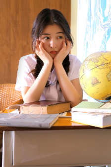 边吃奶边被躁欧美三级
